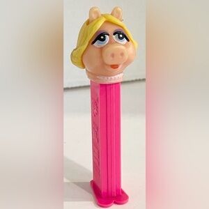 PEZ - THE MUPPETS COLLECTION - MISS PIGGY Collectible Dispenser
